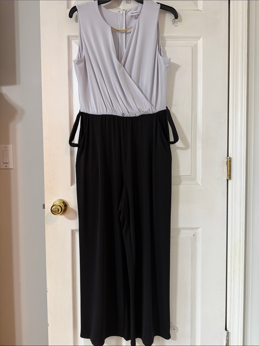 Calvin Klein-Jumpsuit with Tie Waist - Black & Light white size 10